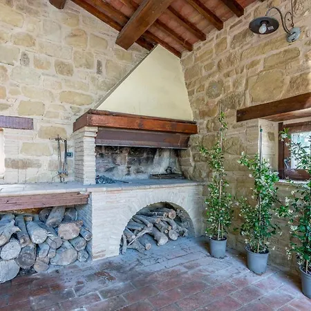 Awesome In Camerino With Outdoor Swimming Pool, Wifi And 2 Bedrooms Hébergement de vacances