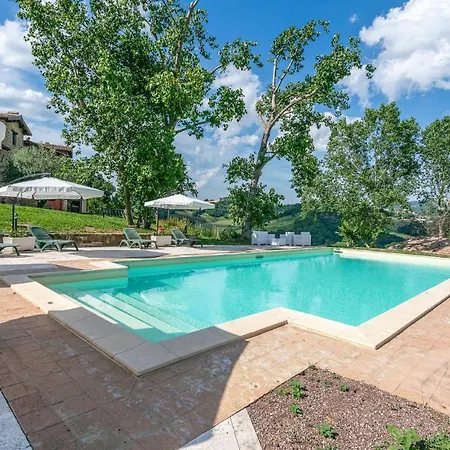 Awesome In Camerino With Outdoor Swimming Pool, Wifi And 2 Bedrooms Feriehus *