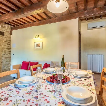 Hébergement de vacances Awesome In Camerino With Outdoor Swimming Pool, Wifi And 2 Bedrooms