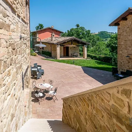 Awesome In Camerino With Outdoor Swimming Pool, Wifi And 2 Bedrooms Feriehus Crispiero