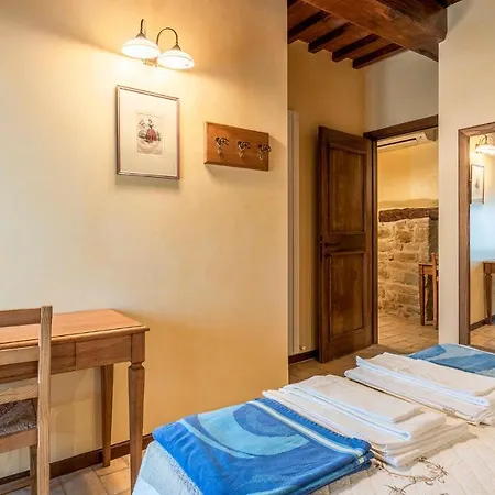 Hébergement de vacances Awesome In Camerino With Outdoor Swimming Pool, Wifi And 2 Bedrooms