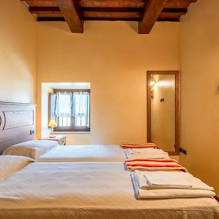 Awesome In Camerino With Outdoor Swimming Pool, Wifi And 2 Bedrooms Crispiero
