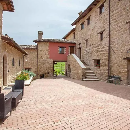 Awesome In Camerino With Outdoor Swimming Pool, Wifi And 2 Bedrooms Feriehus *